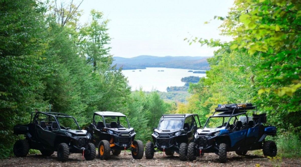 POPOLNOMA NOV 2021 CAN-AM COMMANDER