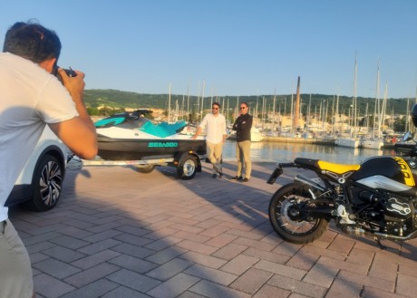 VLEKA SEA-DOO GTI Z ELEKTRIČNIM AVTOMOBILOM